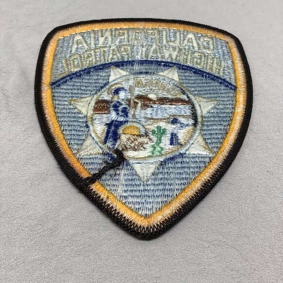 VINTAGE CALIFORNIA HIGHWAY PATROL EUREKA PATCH NEW OLD STOCK - Picture 2 of 3